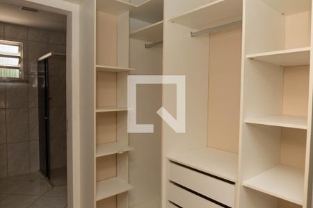 Casa à venda com 270m², 4 quartos e 4 vagasCloset da suíte