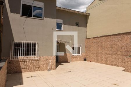 Casa à venda com 270m², 4 quartos e 4 vagasFundos