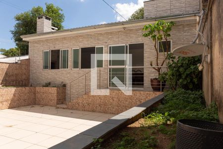 Casa à venda com 270m², 4 quartos e 4 vagasFundos