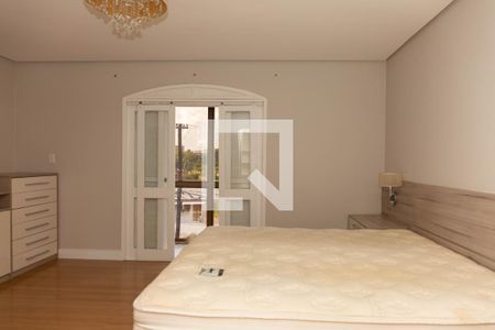 Casa à venda com 270m², 4 quartos e 4 vagasSuíte