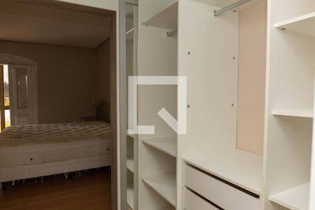 Casa à venda com 270m², 4 quartos e 4 vagasCloset da suíte