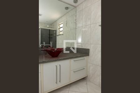 Casa à venda com 270m², 4 quartos e 4 vagasBanheiro da Suíte