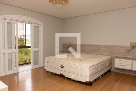 Casa à venda com 270m², 4 quartos e 4 vagasSuíte