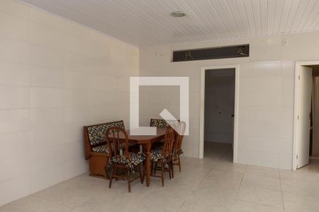 Casa à venda com 270m², 4 quartos e 4 vagasFundos salão