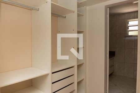 Casa à venda com 270m², 4 quartos e 4 vagasCloset da suíte
