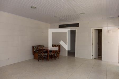 Casa à venda com 270m², 4 quartos e 4 vagasFundos salão