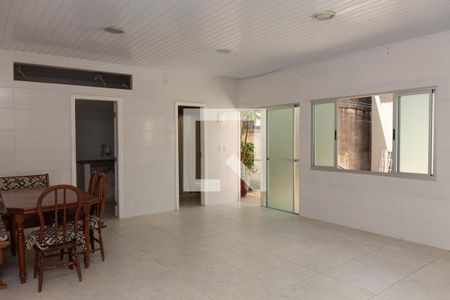 Casa à venda com 270m², 4 quartos e 4 vagasFundos salão