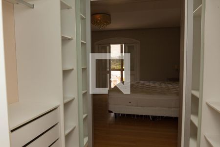 Casa à venda com 270m², 4 quartos e 4 vagasCloset da suíte