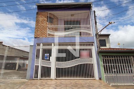 Casa para alugar com 190m², 3 quartos e 8 vagasFachada