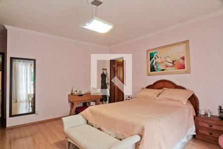 Suíte 1 de casa para alugar com 4 quartos, 600m² em Jardim Regina, São Paulo
