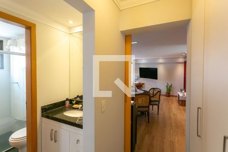 Corredor de apartamento para alugar com 2 quartos, 79m² em Lourdes, Belo Horizonte