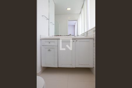Apartamento para alugar com 130m², 2 quartos e 2 vagas Apartamento para alugar com 130m², 2 quartos e 2 vagasBanheiro da Suíte 1