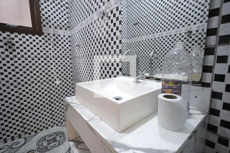 Banheiro de casa para alugar com 2 quartos, 100m² em Parque Erasmo Assunção, Santo André