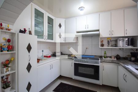 Casa à venda com 205m², 4 quartos e 2 vagas Casa à venda com 205m², 4 quartos e 2 vagasCozinha