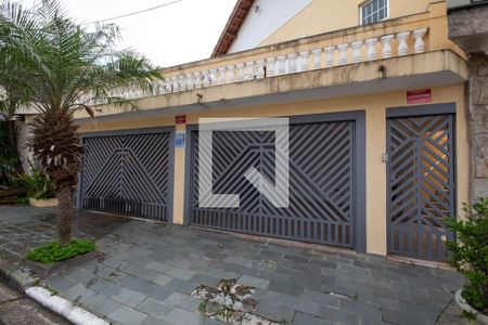 Casa à venda com 205m², 4 quartos e 2 vagas Casa à venda com 205m², 4 quartos e 2 vagasFachada