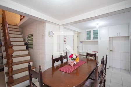 Casa à venda com 205m², 4 quartos e 2 vagas Casa à venda com 205m², 4 quartos e 2 vagasCozinha