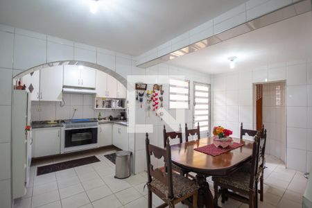 Casa à venda com 205m², 4 quartos e 2 vagas Casa à venda com 205m², 4 quartos e 2 vagasCozinha