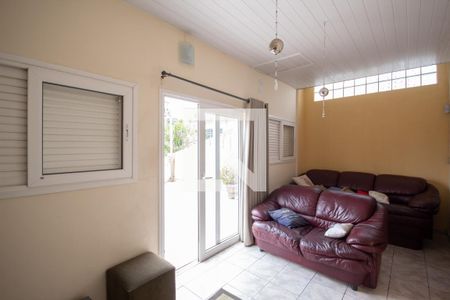 Sala de TV de casa à venda com 4 quartos, 205m² em Bela Vista, Osasco