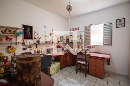 Casa à venda com 205m², 4 quartos e 2 vagas Casa à venda com 205m², 4 quartos e 2 vagasQuarto 3