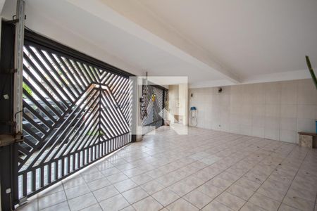 Casa à venda com 205m², 4 quartos e 2 vagas Casa à venda com 205m², 4 quartos e 2 vagasGaragem