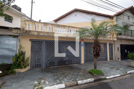 Casa à venda com 205m², 4 quartos e 2 vagas Casa à venda com 205m², 4 quartos e 2 vagasFachada