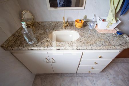 Casa à venda com 205m², 4 quartos e 2 vagas Casa à venda com 205m², 4 quartos e 2 vagasBanheiro da Suíte 1