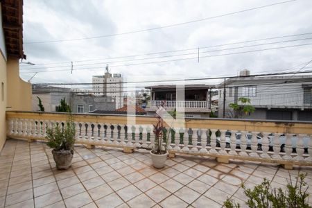 Casa à venda com 205m², 4 quartos e 2 vagas Casa à venda com 205m², 4 quartos e 2 vagasVaranda