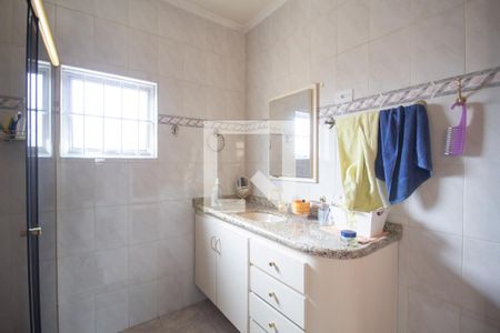 Casa à venda com 205m², 4 quartos e 2 vagas Casa à venda com 205m², 4 quartos e 2 vagasBanheiro da Suíte 1
