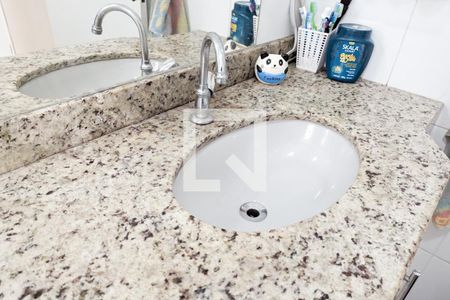 Apartamento à venda com 72m², 2 quartos e 2 vagasBanheiro da suíte