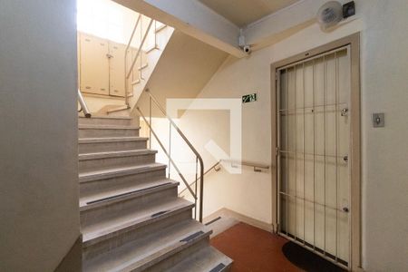 Apartamento para alugar com 26m², 1 quarto e sem vaga Apartamento para alugar com 26m², 1 quarto e sem vagaEscadas