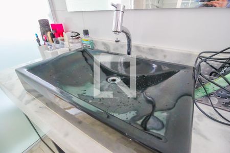 Casa de condomínio à venda com 250m², 5 quartos e 3 vagas Casa de condomínio à venda com 250m², 5 quartos e 3 vagasBanheiro da Suíte