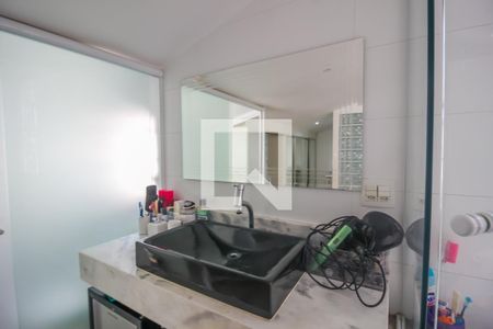 Casa de condomínio à venda com 250m², 5 quartos e 3 vagas Casa de condomínio à venda com 250m², 5 quartos e 3 vagasBanheiro da Suíte