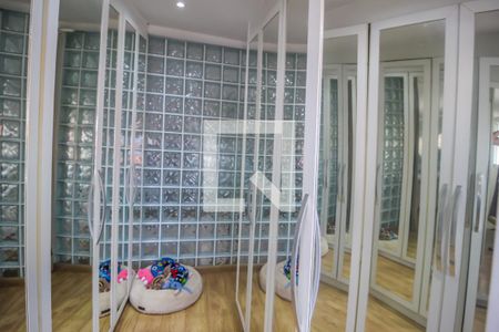 Casa de condomínio à venda com 250m², 5 quartos e 3 vagas Casa de condomínio à venda com 250m², 5 quartos e 3 vagasCloset