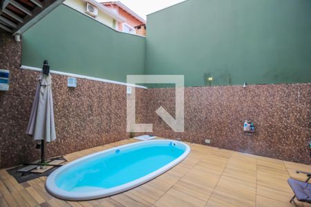 Casa de condomínio à venda com 250m², 5 quartos e 3 vagas Casa de condomínio à venda com 250m², 5 quartos e 3 vagasPiscina