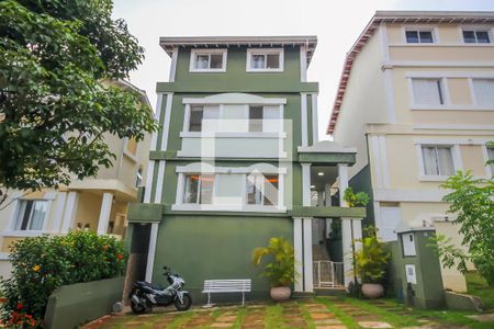 Casa de condomínio à venda com 250m², 5 quartos e 3 vagas Casa de condomínio à venda com 250m², 5 quartos e 3 vagasFachada