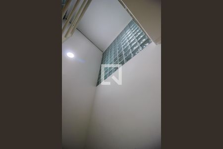 Casa de condomínio à venda com 250m², 5 quartos e 3 vagas Casa de condomínio à venda com 250m², 5 quartos e 3 vagasEscada