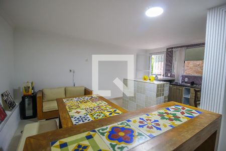 Casa de condomínio à venda com 250m², 5 quartos e 3 vagas Casa de condomínio à venda com 250m², 5 quartos e 3 vagasEdícula