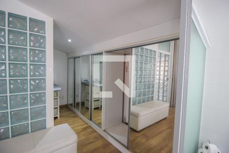 Casa de condomínio à venda com 250m², 5 quartos e 3 vagas Casa de condomínio à venda com 250m², 5 quartos e 3 vagasBanheiro da Suíte