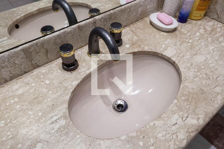 Casa à venda com 180m², 3 quartos e 3 vagasBanheiro social