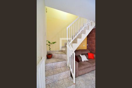 Escada de casa para alugar com 3 quartos, 142m² em Vila Palmares, Santo André