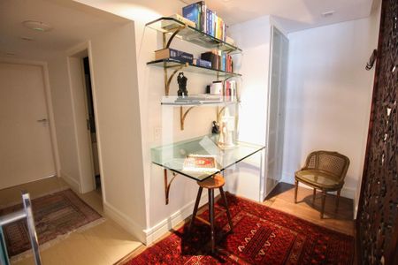 Sala de casa à venda com 5 quartos, 200m² em Vila Anglo Brasileira, São Paulo