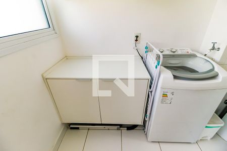 Apartamento à venda com 92m², 3 quartos e 2 vagas Apartamento à venda com 92m², 3 quartos e 2 vagasDetalhe da area de serviço