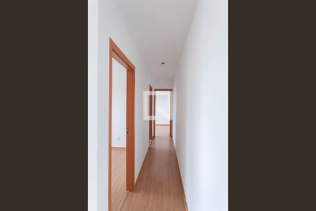 Corredor de apartamento à venda com 2 quartos, 46m² em Planalto, Belo Horizonte