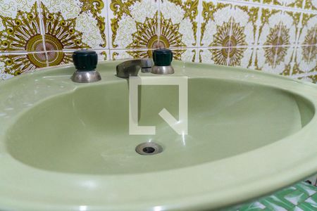 Casa à venda com 150m², 5 quartos e 5 vagasBanheiro 2 Detalhe