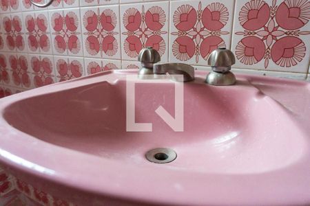 Casa à venda com 150m², 5 quartos e 5 vagasBanheiro 1 Detalhe