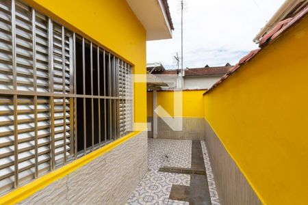 Casa para alugar com 115m², 2 quartos e 2 vagasQuintal/corredor