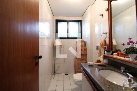 Apartamento à venda com 171m², 4 quartos e 4 vagasBanheiro social