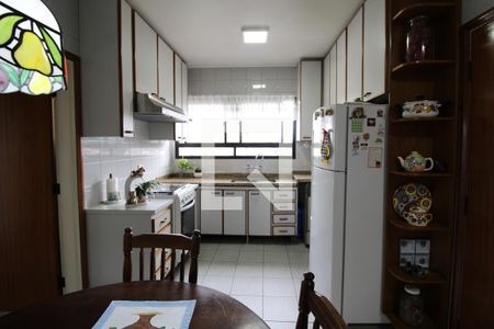 Apartamento à venda com 171m², 4 quartos e 4 vagasCozinha