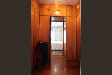 Apartamento à venda com 171m², 4 quartos e 4 vagasDetalhe do closet da suíte 1