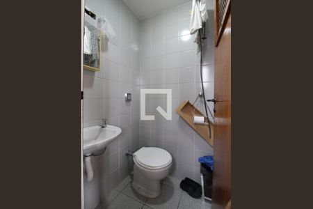 Apartamento à venda com 171m², 4 quartos e 4 vagasDetalhe do banheiro de serviço